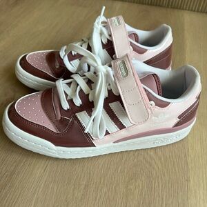 Girls Adidas Forum Low size 6